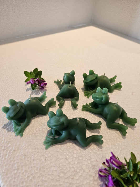 Baby frog candle