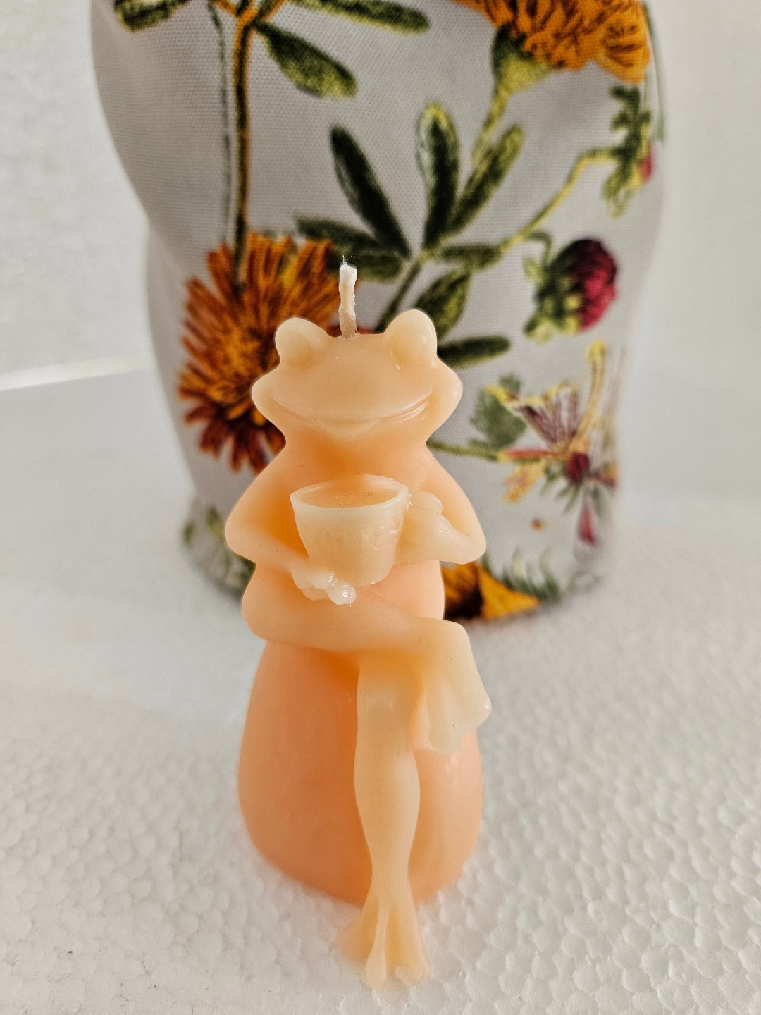 Coffee-drinking frog candles