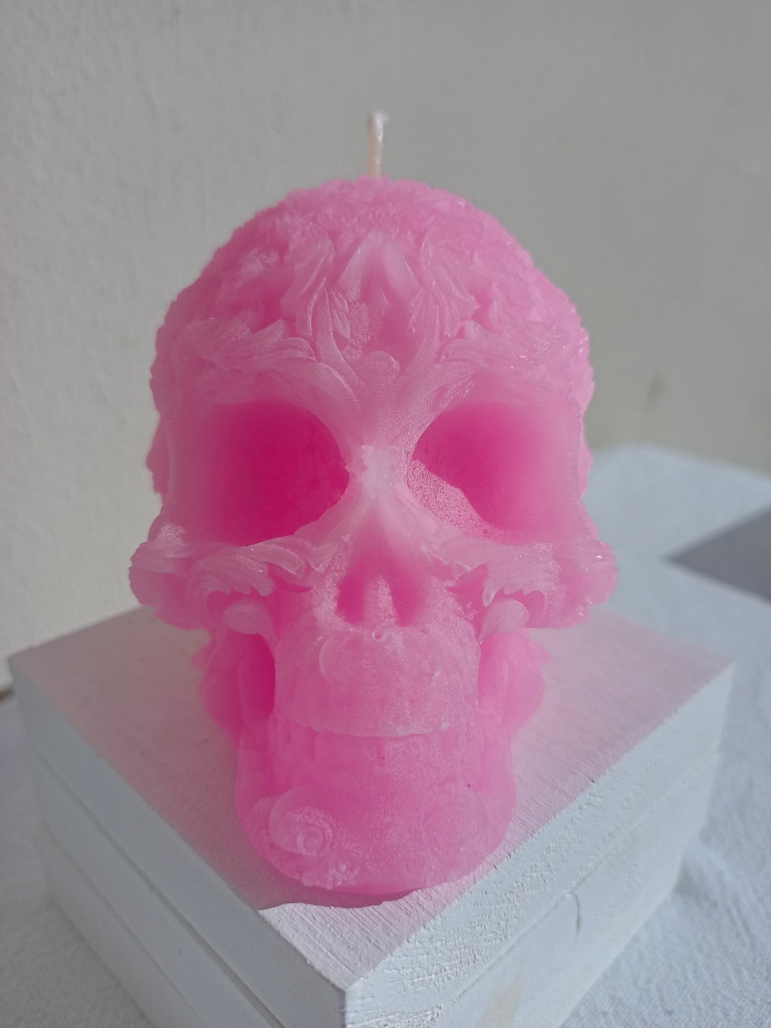 Flower detail skull candles - scented