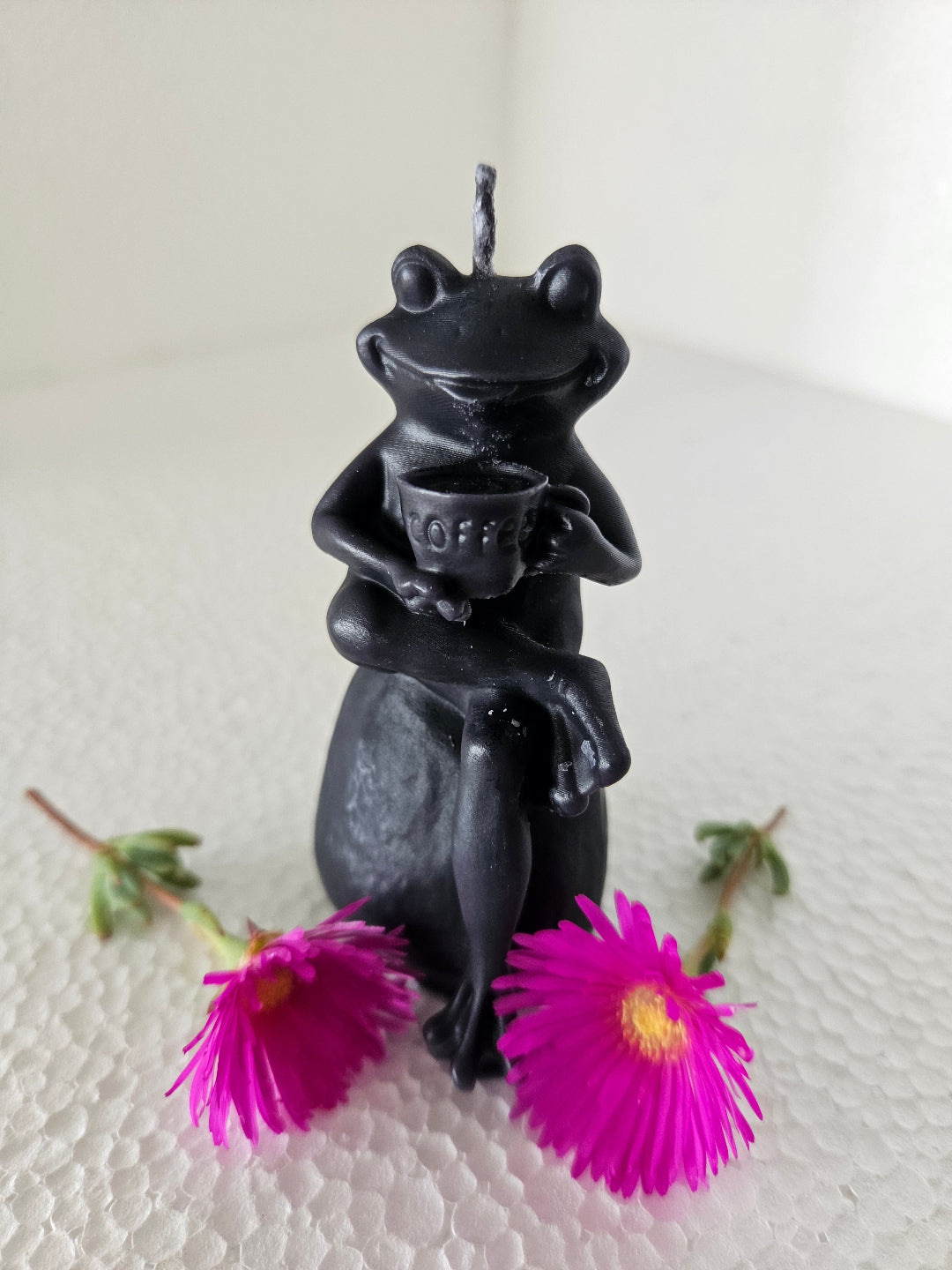 Coffee-drinking frog candles